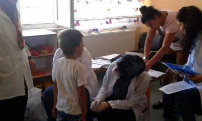 Minik öğrencilere diş eğitimi