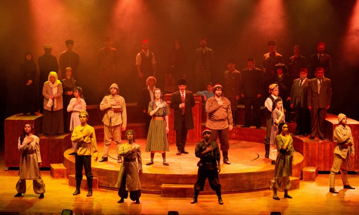 'Cumhuriyet'e Doğru' Tiyatro Oyunu, Sanatseverleri Büyüledi!