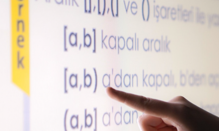 Akıllı tahta öğrencilerin başarılarını artırdı