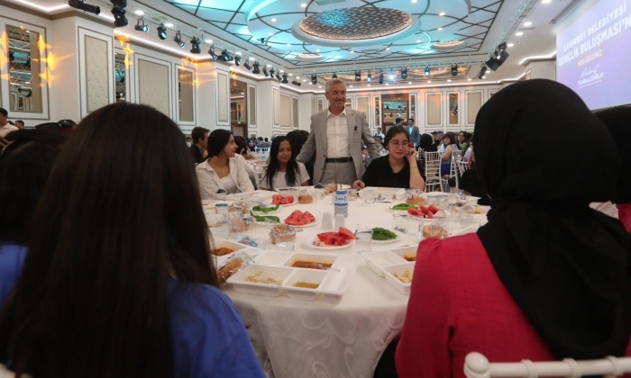 Tahmazoğlu’ndan Üniversite Öğrencilerine Dev Destek