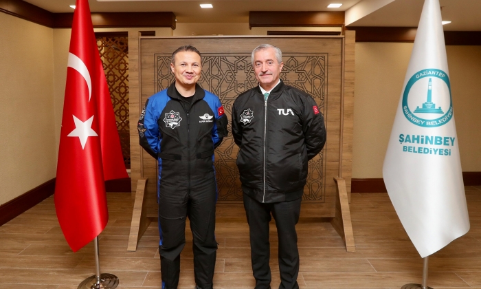    Şahinbey Alper Gezeravcı’yı Gaziantepli Öğrencilerle Buluşturdu