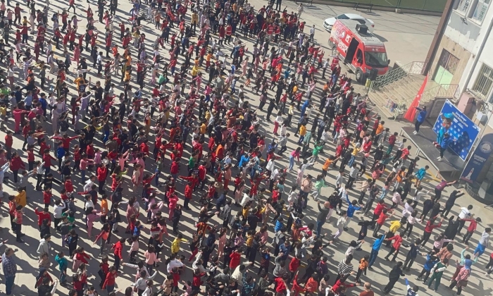 Çocuklar Şahincanla Spor Yapıyor