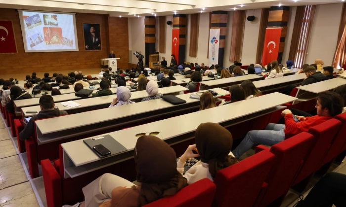 HKÜ’de Anma Programı Gerçekleştirildi