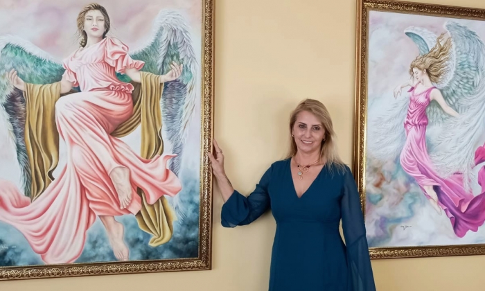 İlk kişisel resim sergisini kız çocuklarına adadı