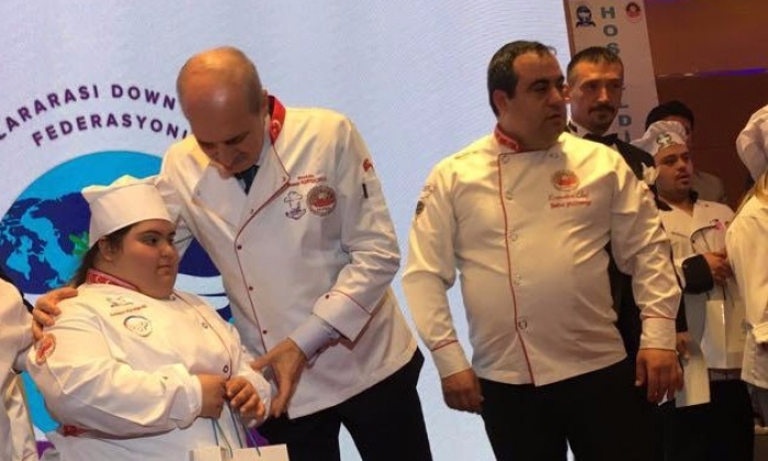 Erdemli öğrenci Senanur Kültür Bakanıyla görüştü