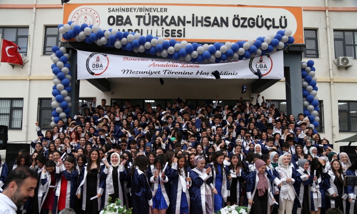    Oba Türkan-İhsan Özgüçlü Anadolu Lisesi İlk Mezunlarını Verdi