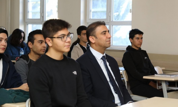 “Dersimiz Cumhuriyete Doğru” filmi öğrencilerle buluştu