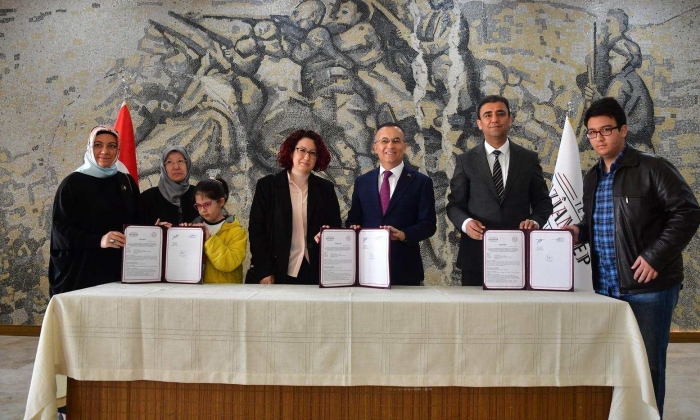    İmzalar Okul İçin Atıldı