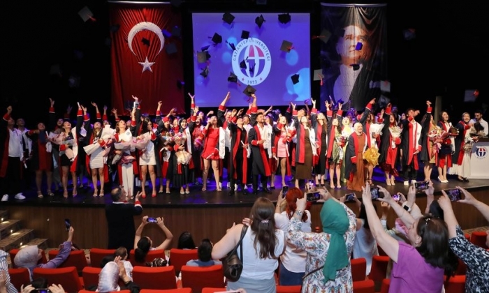 Genç İletişimciler Diplomalarını Aldı