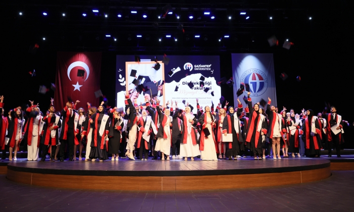 Diş Hekimliği Fakültesi Mezunları Kep Attı