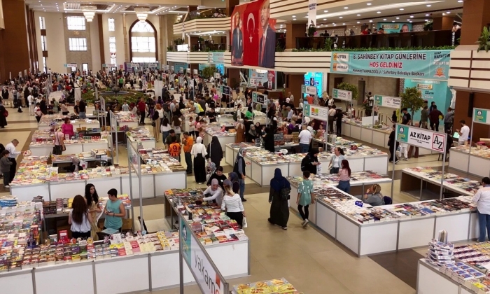 Şahinbey Belediyesi’nin kitap fuarını binlerce kişi ziyaret etti!