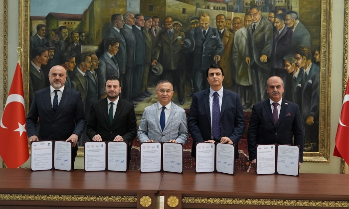 Şehitkamil’de eğitimden spora güçlü işbirliği! Başkan Yılmaz’dan öğrencilere 3 ayrı destek!