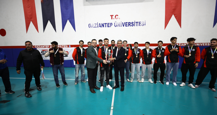 Gaün, salon futbolu ’nu lider tamamladı