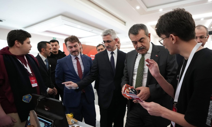Bakan tekin, 2. Gençtek zirvesi'ne katıldı