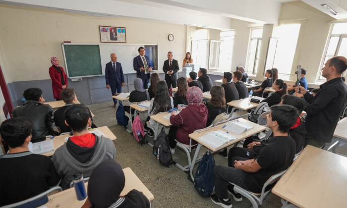 Başkan Yılmaz’dan üniversite adaylarına eğitim desteği