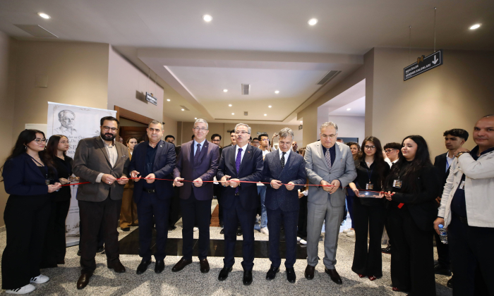 GAÜN’de li̇seler-üni̇versiteler arası felsefe sempozyumu başladı