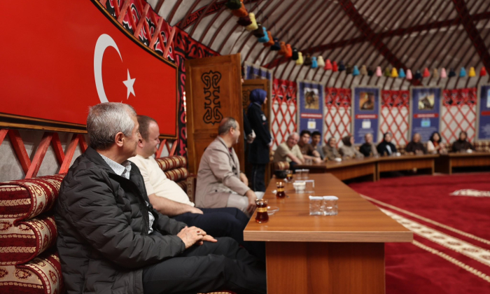 Başkan Tahmazoğlu Ankara üniversitesi öğrencileri̇ ile bir araya geldi