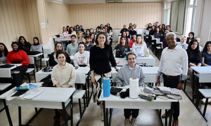 GAÜN’de halı sektörüne yönelik konferans düzenlendi