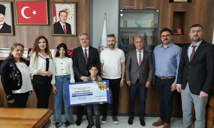 Gaziantepli Öğrencilerden Türkiye Derecesi: Başarılarını İl Millî Eğitim Müdürü ile Paylaştılar