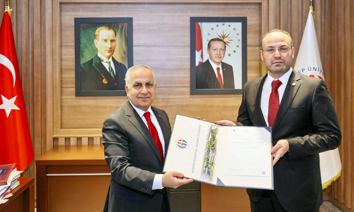 GAÜN İlahiyat  dekanlığına Prof. Dr. Erol erkan atandı