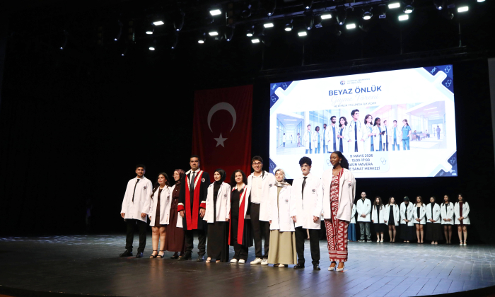 GAÜN tıp fakültesi̇ öğrencileri önlüklerini giydi