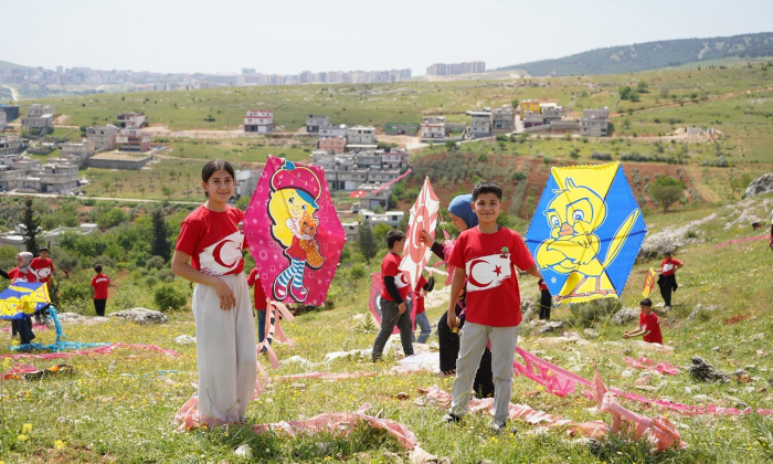 Şehitkâmil'de 19 Mayıs coşkusu gökyüzüne taşındı