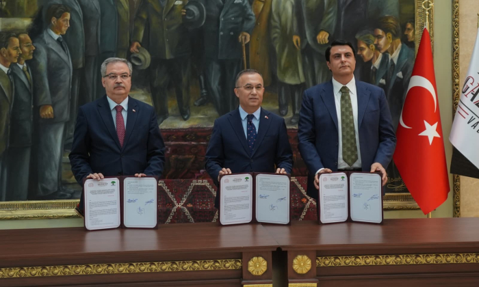 Yılmaz'dan eğitime anlamlı katkı