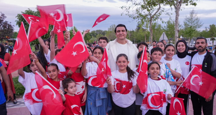 Şehitkâmil'de 19 Mayıs coşkusu sokaklara taştı