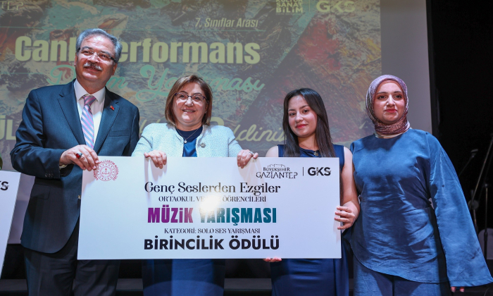 Sanatla yükselen öğrenciler ödüllendirildi