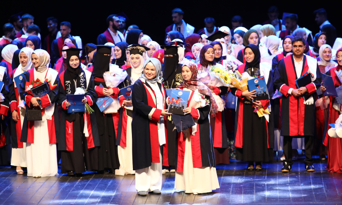 GAÜN İlahiyat fakültesi̇ mezunlarını törenle uğurladı