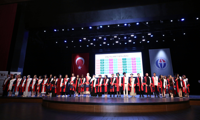 GAÜN Sosyal bilimler myo'da mezuniyet coşkusu