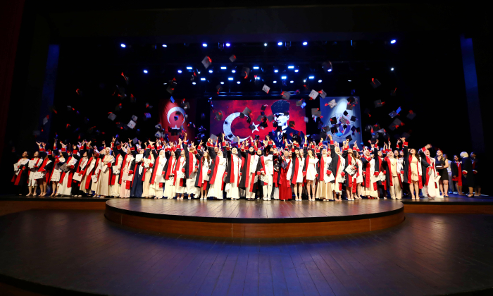GAÜN Sağlık bilimleri̇ fakültesi̇ mezunlarını uğurladı