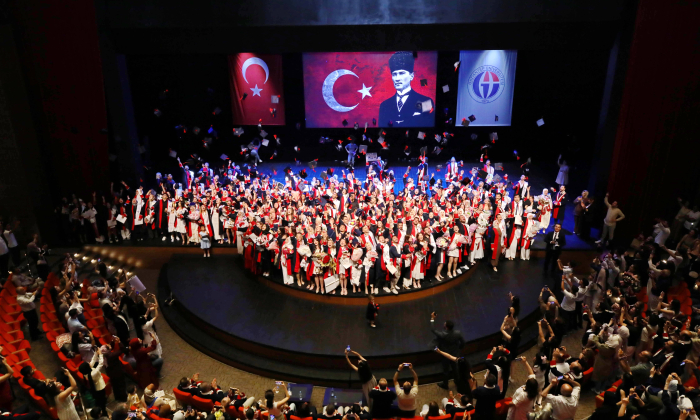 GAÜN Fen edebiyat fakültesi̇ mezuniyet töreni̇ gerçekleşti