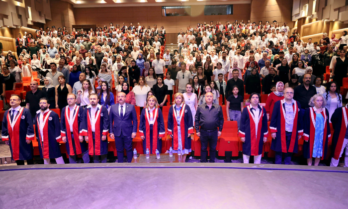 GAÜN İletişim fakültesi̇ mezunlarını uğurladı