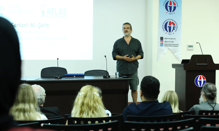 GAÜN’de ''Küçüğü aramak, evreni̇ kavramak'' semineri̇ düzenlendi
