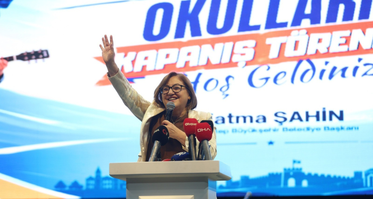 Büyükşehir'in yaz okulu coşkusu kapanış töreniyle taçlandı