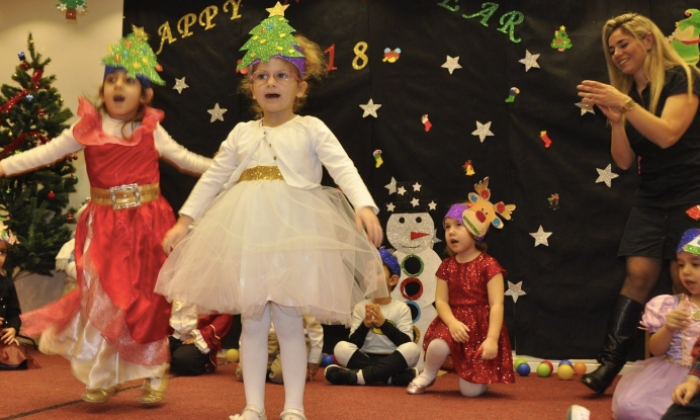 GKV'li miniklerden pandomim gösterisi