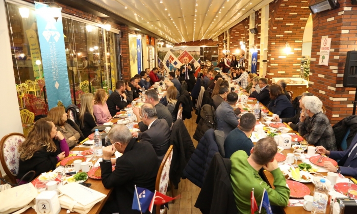 Rektör Yılmaz eğitimcilerle buluştu