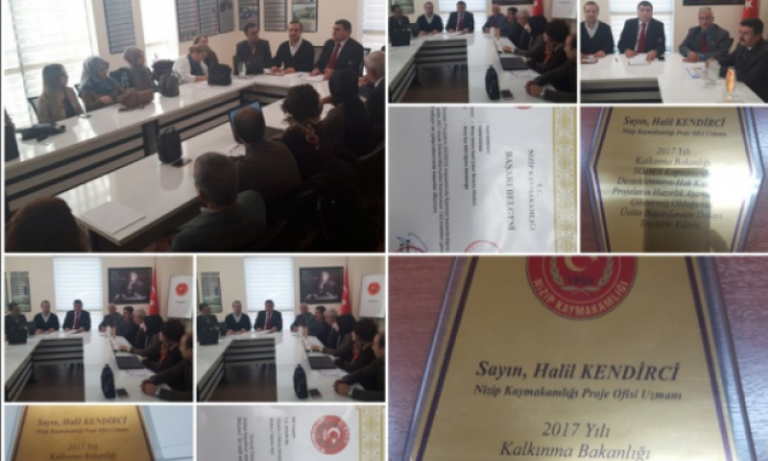 Okul Müdürüne Kaymakam'dan SODES ödülü