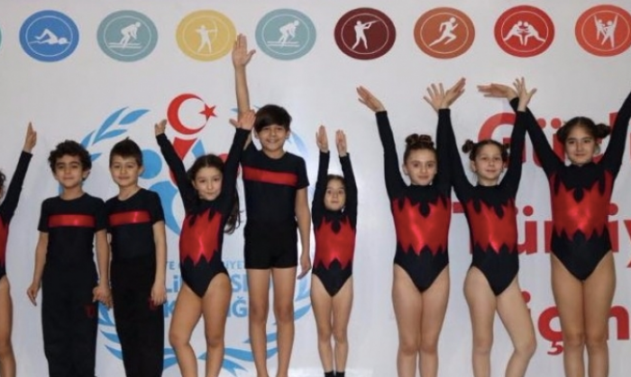 Uygar Koleji jimnastik kupalarını topladı