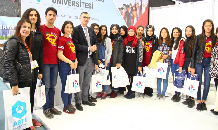 HKÜ, Adana Eğitim Fuarında Öğrencilerle Buluştu