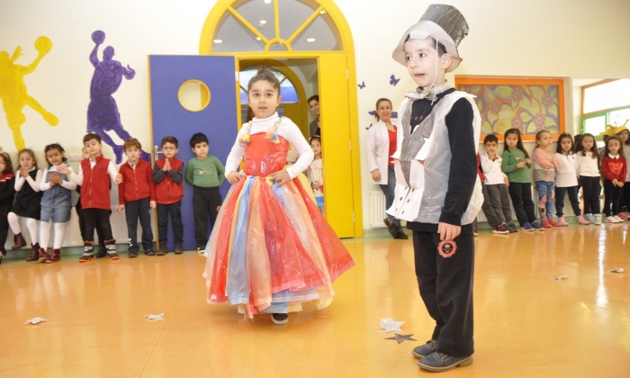 Gaziantep Kolej Vakfın’da geri dönüşüm defilesi