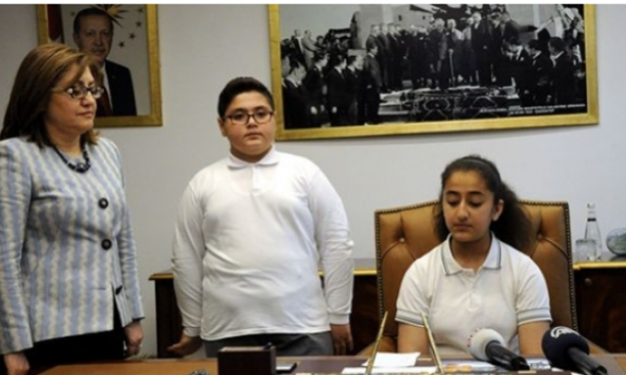 23 Nisan'da Gaziantep Başkanı Olmuştu. O Kız Öğrenci İntihar Etti