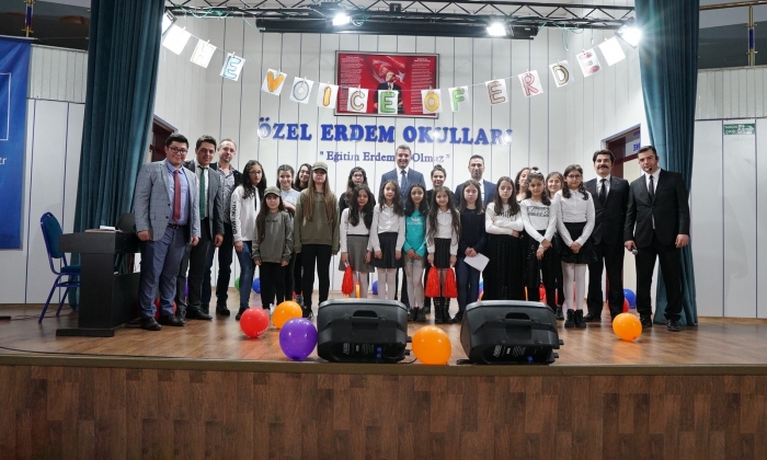 The Voice Of Erdem: Erdem Koleji'nde İngilizce şarkı yarışması