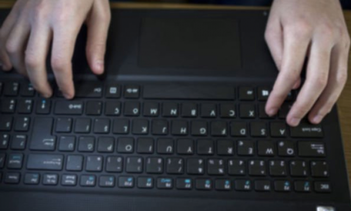 Bazı özel okullarda 'porno' ve 'bitcoin'li kelime oyunu