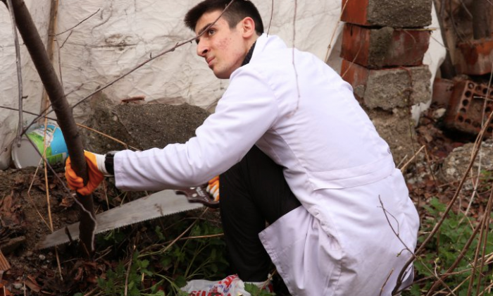 Meslek liseliler, ihtiyaç sahiplerine evlerinde hizmet veriyor