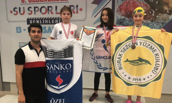 SANKOLU YÜZÜCÜLER REKOR KIRDI