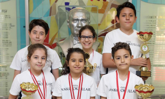 SANKOLU öğrenciler ödülle döndü