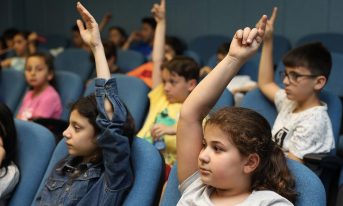 Yazar Ayla Çınaroğlu SANKO Okulu öğrencileriyle buluştu