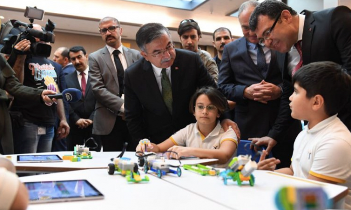 Bakan Yılmaz, "İleri Teknoloji Okulları Tanıtım Programı"na katıldı